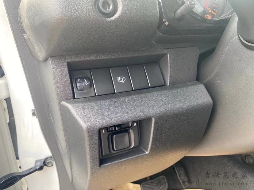Jimny 银色